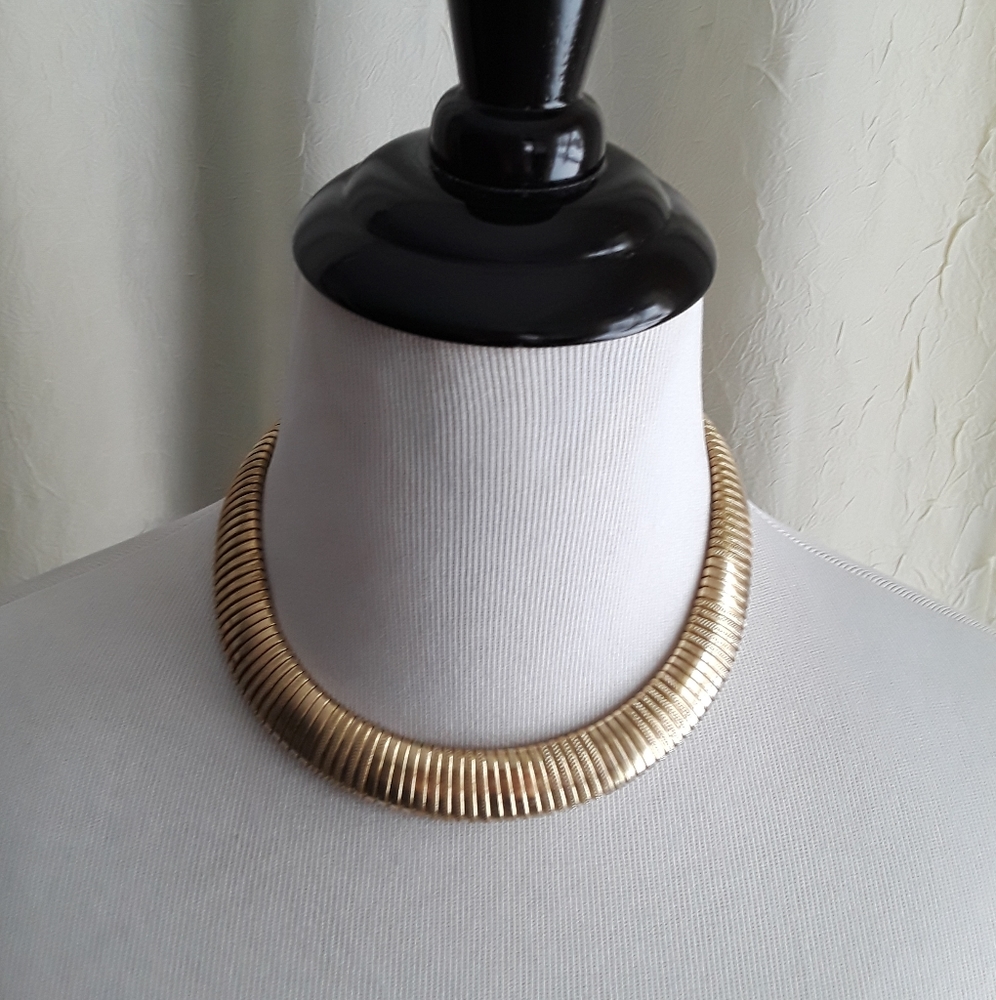 Brilliant, textured, gold tone collar necklace OS